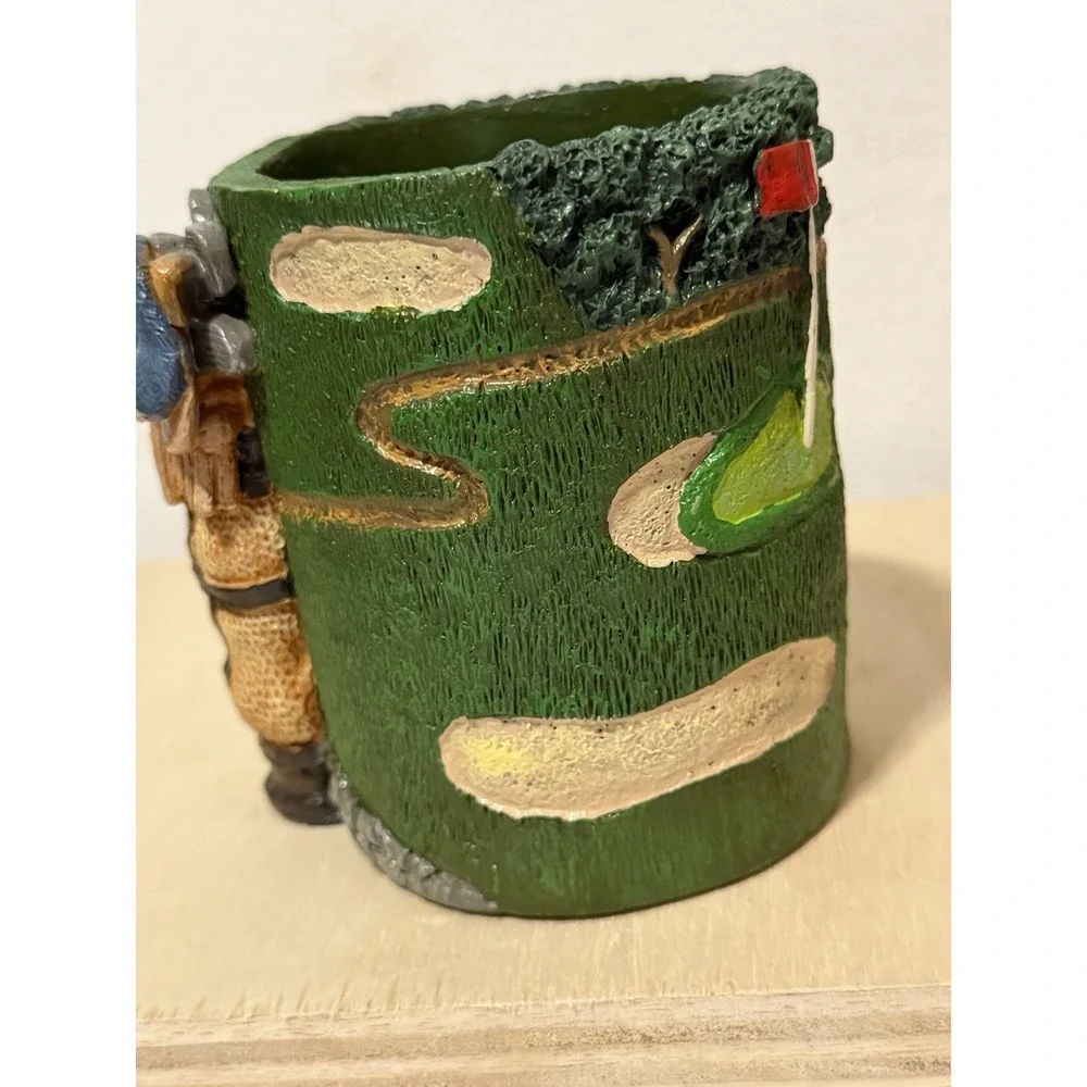 Figi Graphics golf-themed resin bank or pencil holder